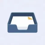 Un bac à courrier bleu qui contient une pile de feuilles blanches.